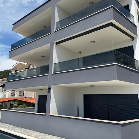 Апартаменти Luxury Ap With Swimmingpool *